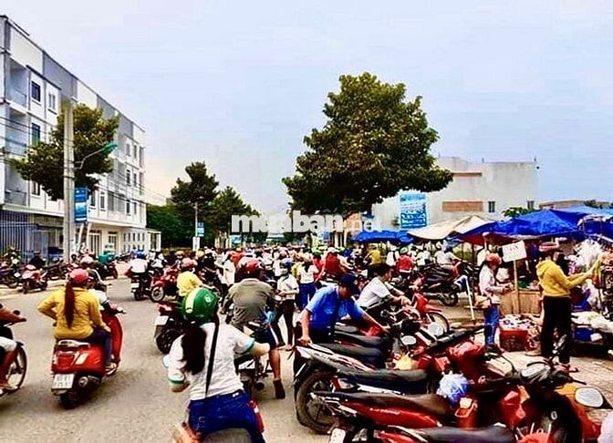 BÁN NỀN ĐỐI DIỆN CHỢ,  TRỤC CHÍNH KHU  DÂN CƯ BÌNH MINH, VĨNH LONG