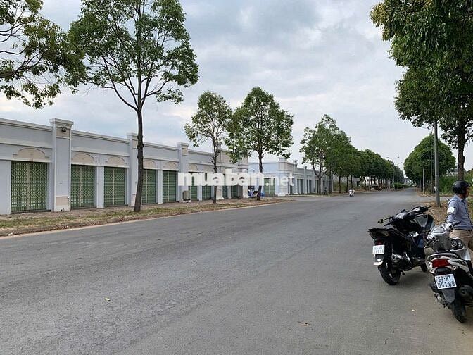 BÁN NỀN ĐỐI DIỆN CHỢ,  TRỤC CHÍNH KHU  DÂN CƯ BÌNH MINH, VĨNH LONG