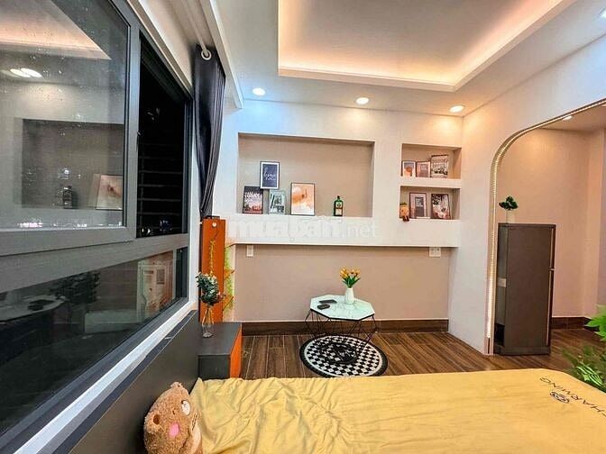 CĂN HỘ CỬA SỔ FULL NỘI THẤT QUẬN 10 GẦN VÒNG XOAY CÔNG TRƯỜNG DÂN CHỦ