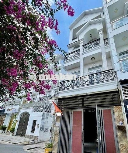 Hẻm ôtô gần đường lớn nhà mới như hình anh