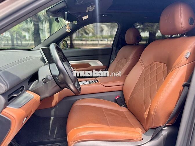 VinFast VF9 Plus 2023 - Màu bạc - 4v5km - BSTP