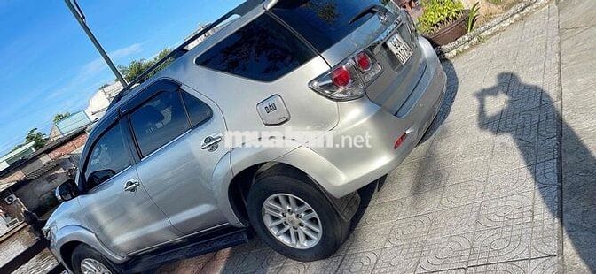 Toyota Fortuner 2014 2.5G 4x2 - 240000 km
