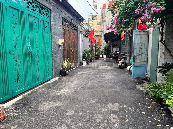 Cần bán gấp nhà diện tích 80m2, hẻm xe tải, cách mặt tiền đường 50m