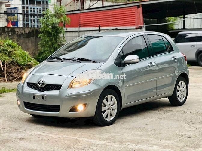 YARIS 2012