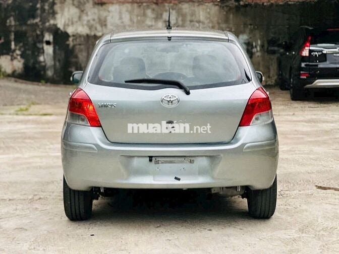 YARIS 2012