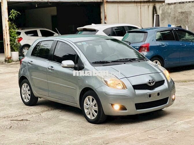 YARIS 2012
