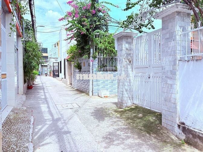 ĐẤT ĐẸP VUÔNG VỨC- NGAY PHẠM VĂN ĐỒNG - HỆ SỐ XD CAO - 160M2 NGANG 6M