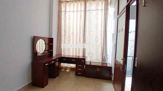 Cho thuê nhà mới đẹp 2pn đường Nguyễn Thị Minh Khai, Q1 cách hxh 1 căn