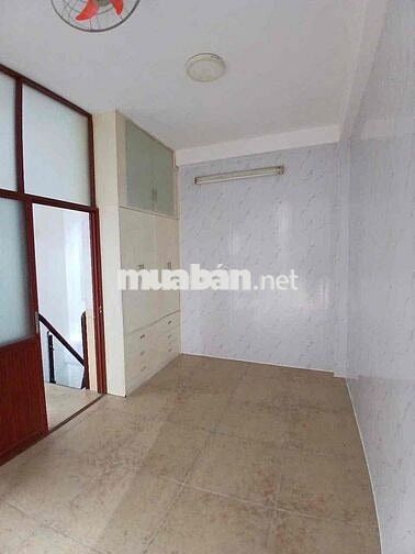 Cho thuê nhà mới đẹp 2pn đường Nguyễn Thị Minh Khai, Q1 cách hxh 1 căn