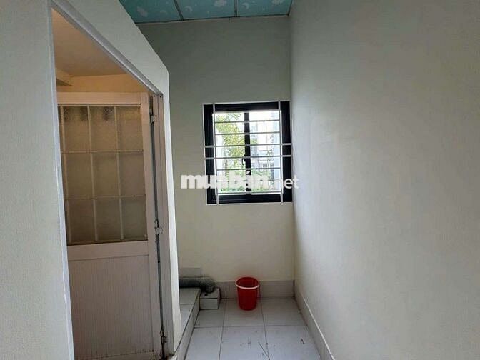 BÁN NỀN TẶNG NHÀ KDC HỒNG LOAN 6A 80 mv 2 TỶ 9 TL. 2PN 2wc bếp