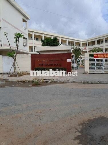 Nhà 2 tầng mới xây sạch đẹp ở ngay, đường nhựa 8m, KDC Trần Anh