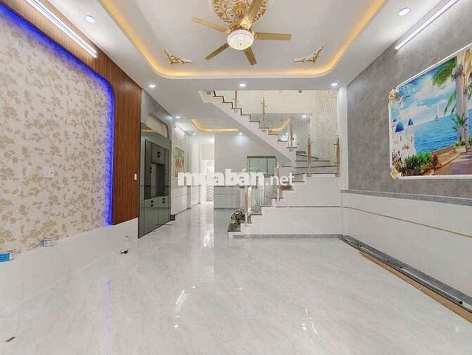 Nhà 2 tầng mới xây sạch đẹp ở ngay, đường nhựa 8m, KDC Trần Anh