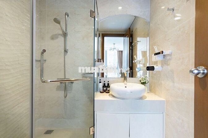 TÔI CẦN CHO THUÊ 2PN VINHOMES CENTRAL PARK NT CAO CẤP - LANDMARK 81