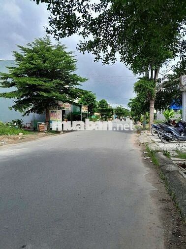 Nhà 2 tầng mới xây sạch đẹp ở ngay, đường nhựa 8m, KDC Trần Anh