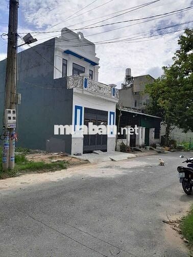 Nhà 2 tầng mới xây sạch đẹp ở ngay, đường nhựa 8m, KDC Trần Anh