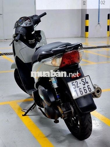 Sh150 Ý, cổ nhưng không cũ.