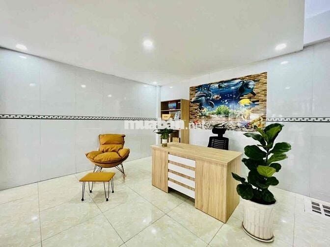 Cho Thuê Nhà Sẳn Nội Thất DT 200m2 1Trệt 1Lửng 2Lầu 4Pn 3Wc Hẻm Tải