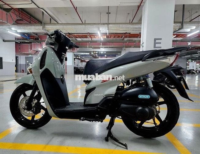 Sh150 Ý, cổ nhưng không cũ.