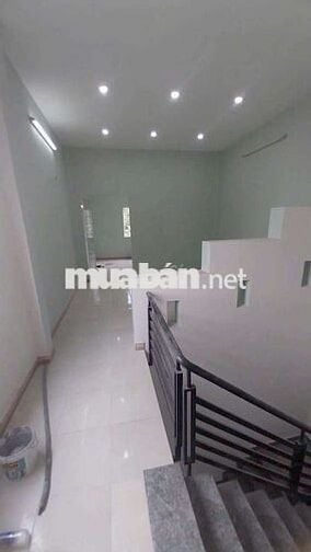 NHÀ HẺM XE HƠI KHU VỰC AN NINH NGÂY CHỢ. GẦN CV CÂY SỘP