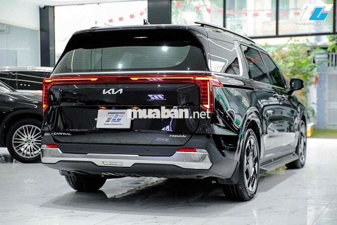 Kia Carnival Premium 8S sx 2025 - 3456 km siêu mới