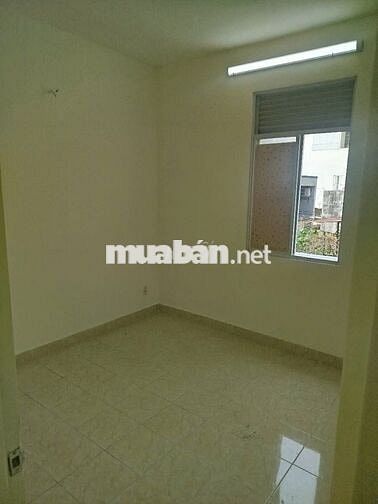 Cần bán căn hộ chung cư 109 Nguyễn Biểu, 2PN, nhà trống, dễ thiết kế
