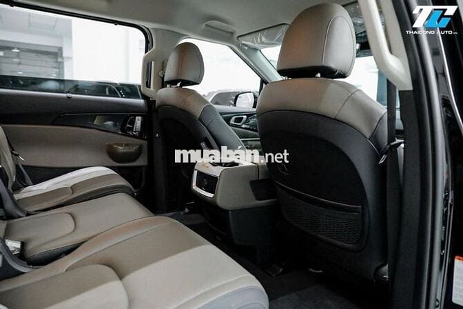 Kia Carnival 2025 Premium 2.2D 7S - 3000 km