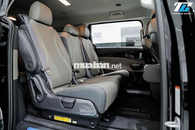 Kia Carnival Premium 8S sx 2025 - 3456 km siêu mới