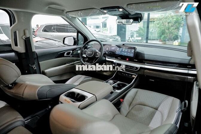Kia Carnival 2025 Premium 2.2D 7S - 3000 km