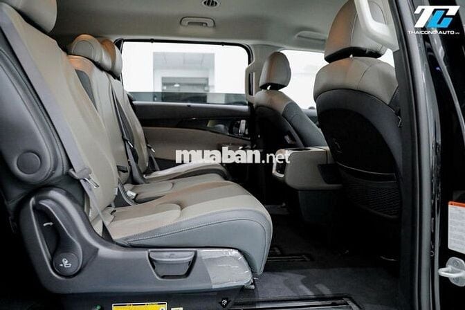 Kia Carnival 2025 Premium 2.2D 7S - 3000 km