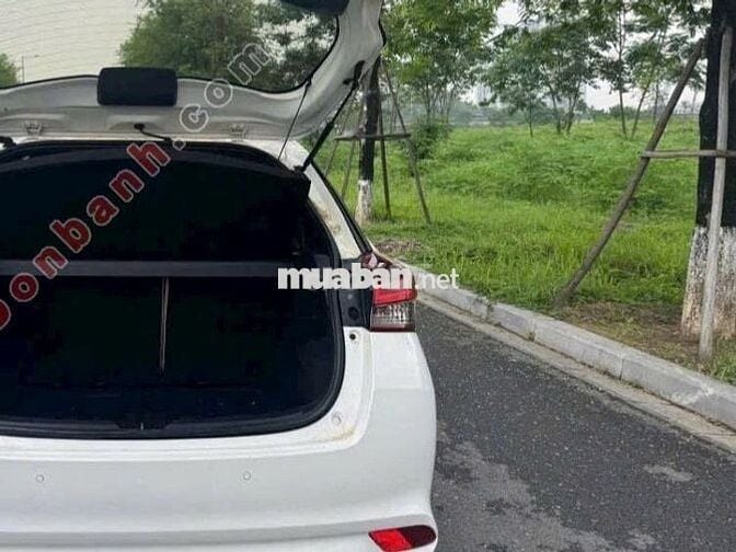 Toyota Yaris 1.5G 2019-màu trắng-70000km