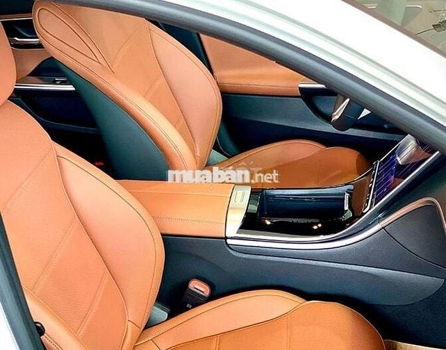 Mercedes-Benz C200 Avantgarde 2025