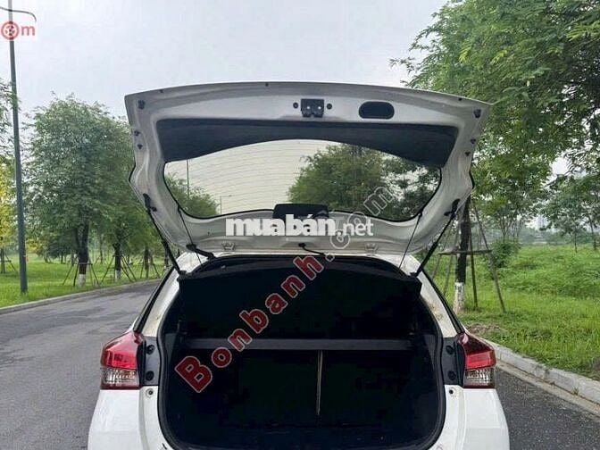 Toyota Yaris 1.5G 2019-màu trắng-70000km