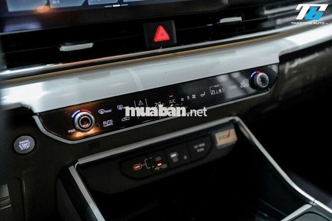 Kia Carnival 2025 Premium 2.2D 7S - 3000 km