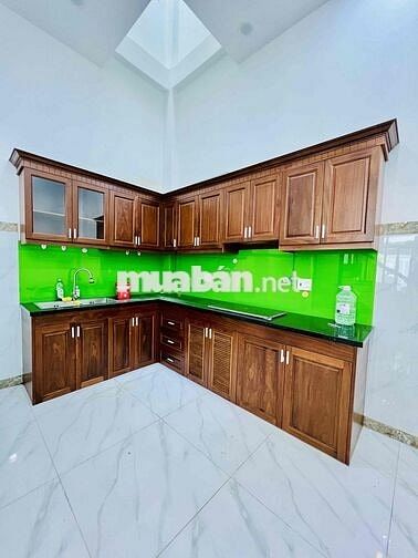 Nhà Phố Mới Xây 100% DT 250m2 1Trệt  3Lầu 5Pn 5Wc Sân Thượng