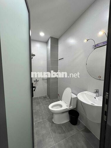 Nhà Phố Mới Xây 100% DT 250m2 1Trệt  3Lầu 5Pn 5Wc Sân Thượng