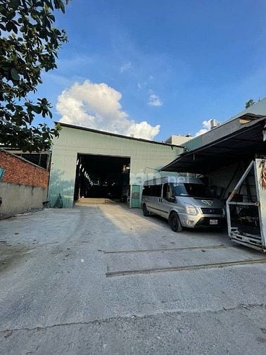 Cho thuê kho xưởng 1000m2 mặt tiền 20 mét gần KCN Tân Bình