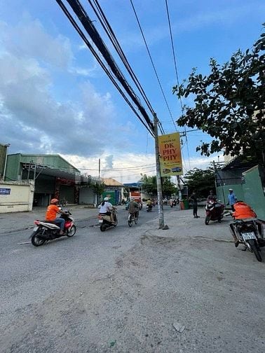 Cho thuê kho xưởng 1000m2 mặt tiền 20 mét gần KCN Tân Bình