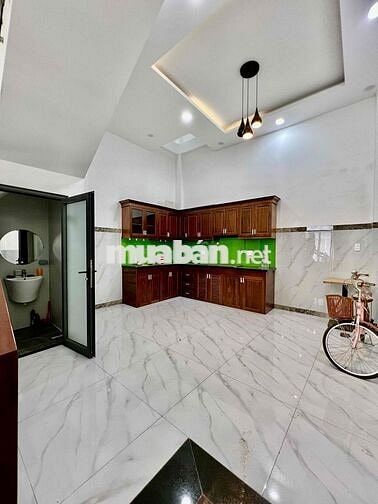 Nhà Phố Mới Xây 100% DT 250m2 1Trệt  3Lầu 5Pn 5Wc Sân Thượng