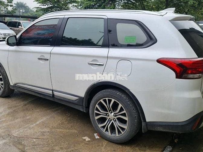 Bán Mitsubishi Outlander 2.0AT năm 2018.