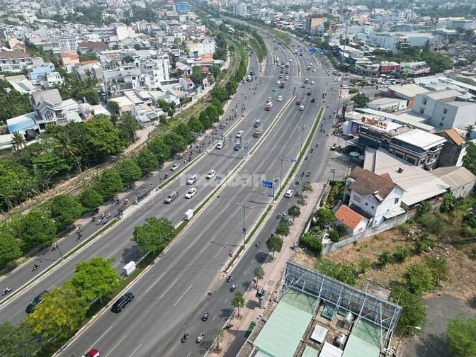 ĐẤT NGANG 5,5 THIẾT KẾ XÂY NHÀ SIÊU ĐẸP CÁCH PHẠM VĂN ĐỒNG 20M
