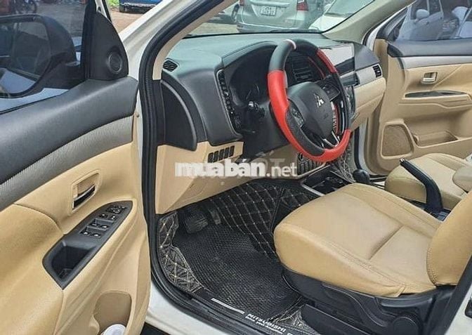 Bán Mitsubishi Outlander 2.0AT năm 2018.