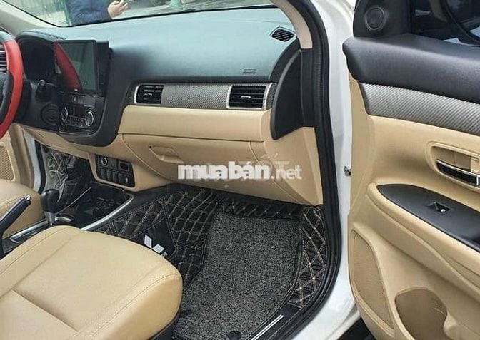 Bán Mitsubishi Outlander 2.0AT năm 2018.