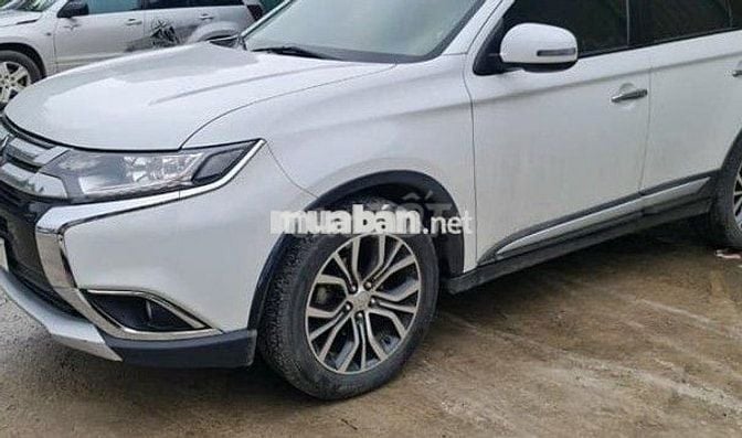 Bán Mitsubishi Outlander 2.0AT năm 2018.