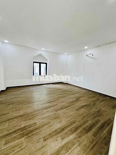Nhà Phố Mới Xây 100% DT 250m2 1Trệt  3Lầu 5Pn 5Wc Sân Thượng