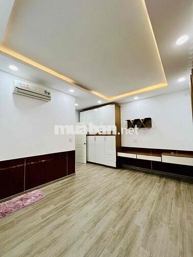 Nhà Phố Mới Xây 100% DT 250m2 1Trệt  3Lầu 5Pn 5Wc Sân Thượng