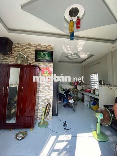 NHÀ SHR-DSH GIÁ 880TR - NHÀ TRỆT 1 LẦU-CCUQ CHỈ CÁCH ĐƯỜNG 826C 100M