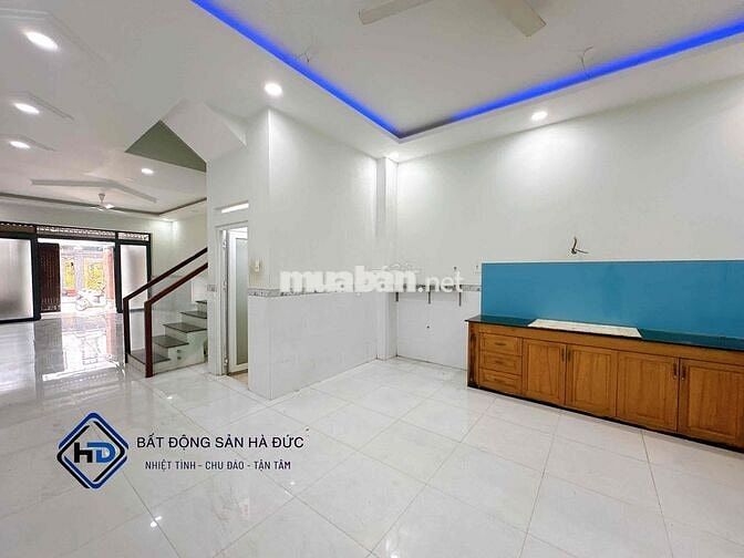 Nhà 2 lầu 5x20 khu đồng bộ có sân để xe rộng gần UBND Quận 12