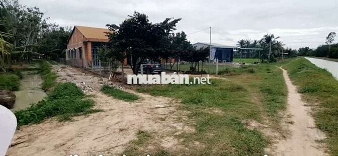 Nhà và đất 8,5x66m mặt đường Hưng Thuận