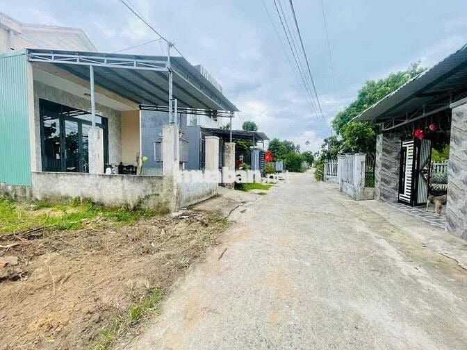 Thật sự cần tiền bán rẻ lô đất Điện Hoà, 135m2,  sạch đẹp, gần chợ