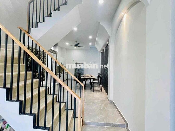 Cho Thuê Nhà Mới Xây 100% DT 240m2 1Trệt 3Lầu 4Pn 5Wc Sân Thượng